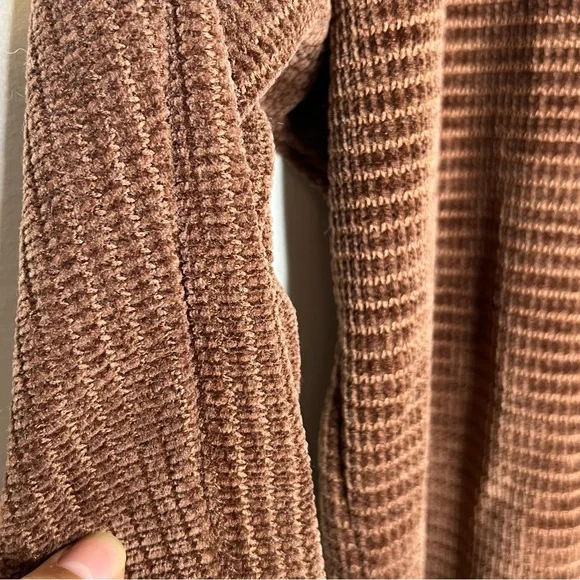 NEW Status by Chenault Chenille Brown sweater M - Picture 4 of 6